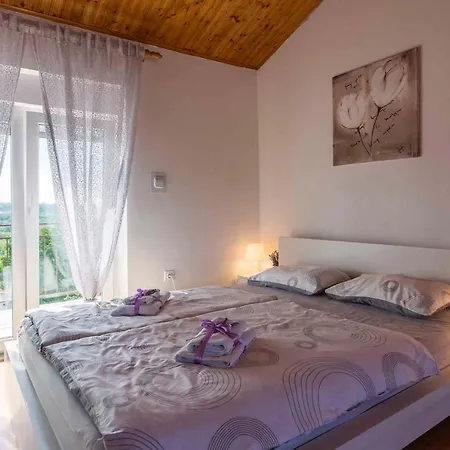 In Kujici - Istrien 8292 度假居 Hreljići